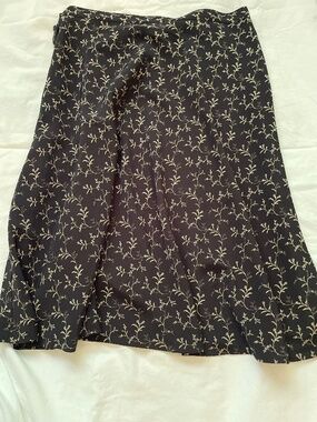 Agnes b. Skirt